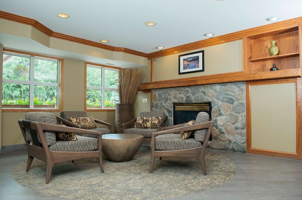 Фото Coast Canmore Hotel & Conference Centre