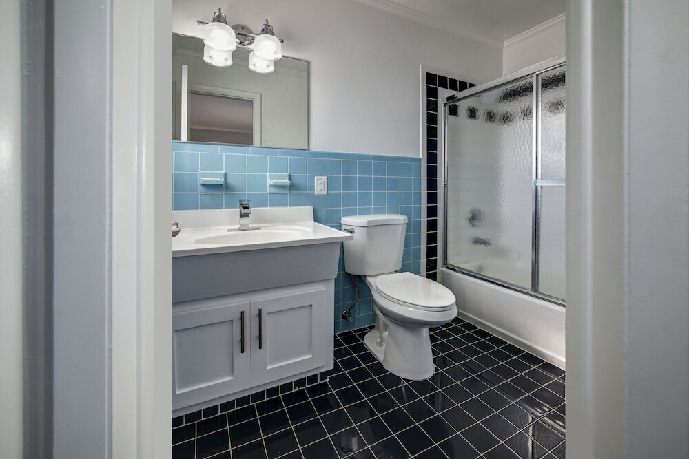 Фото May-Dee Suites