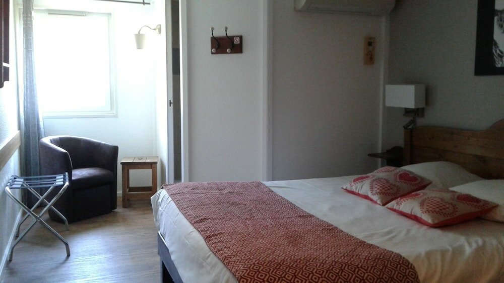 Фото Hôtel Porte de Genève