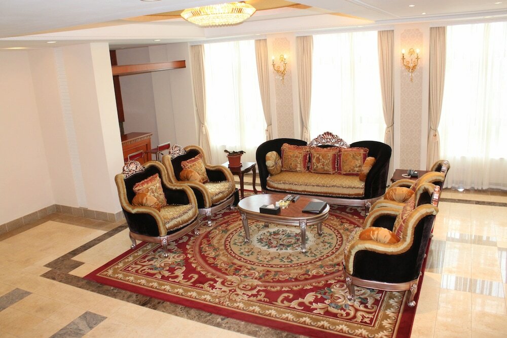 Фото Madagascar Golden Peacock Hotel