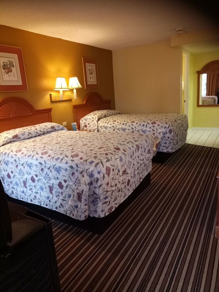 Фото Rodeway Inn Mount Laurel Hwy 73