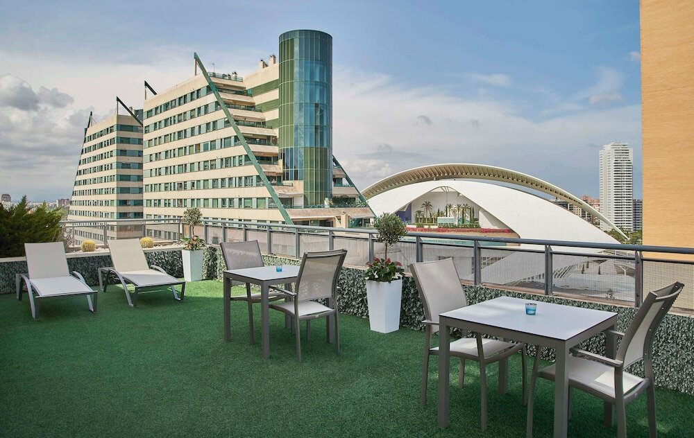 Фото Nh Valencia Las Artes