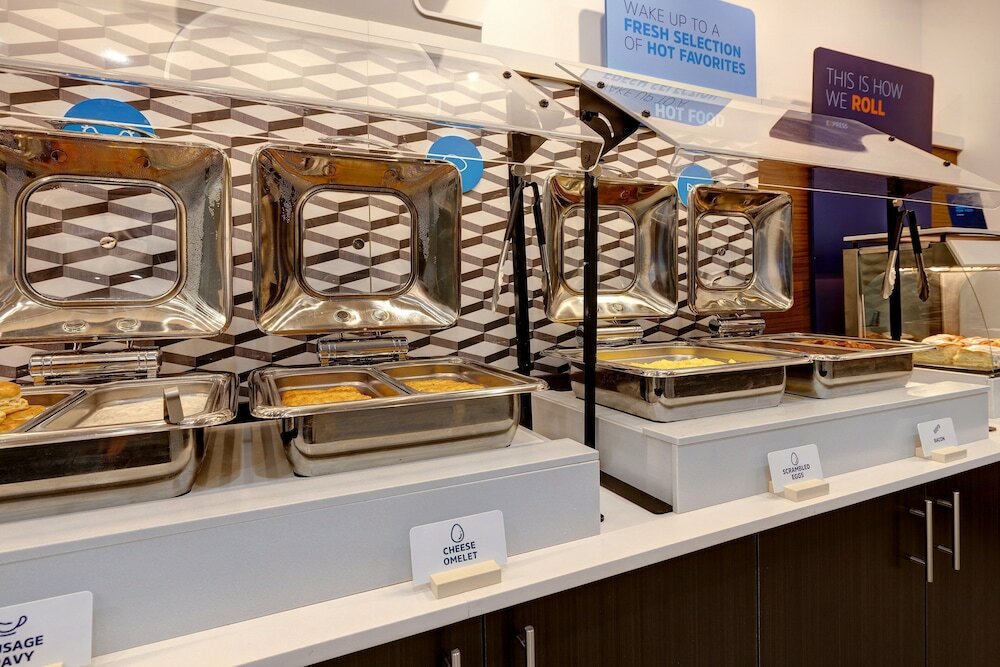 Фото Holiday Inn Express And Suites Detroit Dearborn, an Ihg Hotel