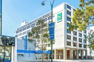 Гостиница Quality Hotel Ambassador Perth