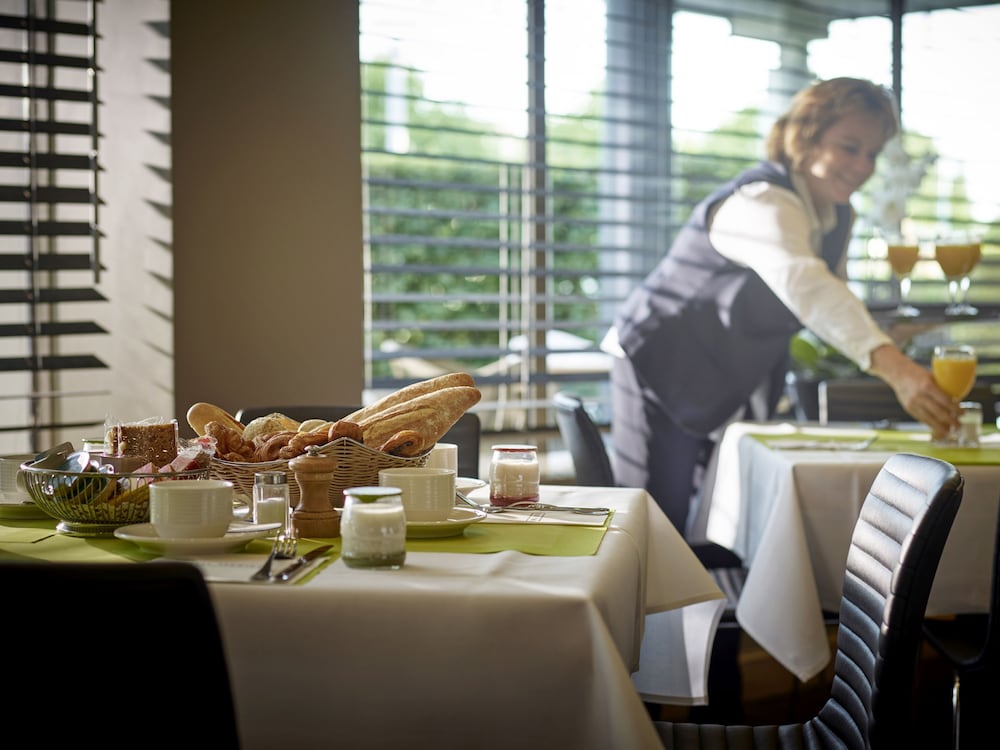 Фото Hotel Serwir