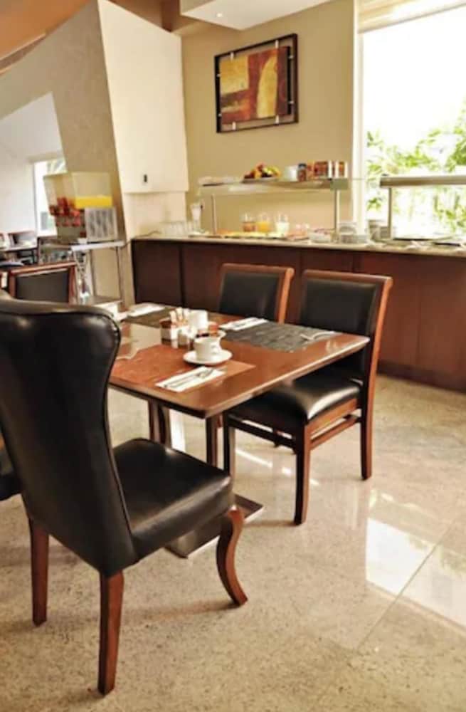 Фото Hotel Real Alameda