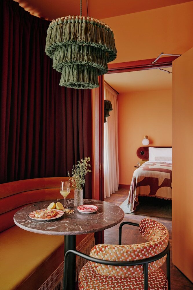 Фото Ember Locke Kensington