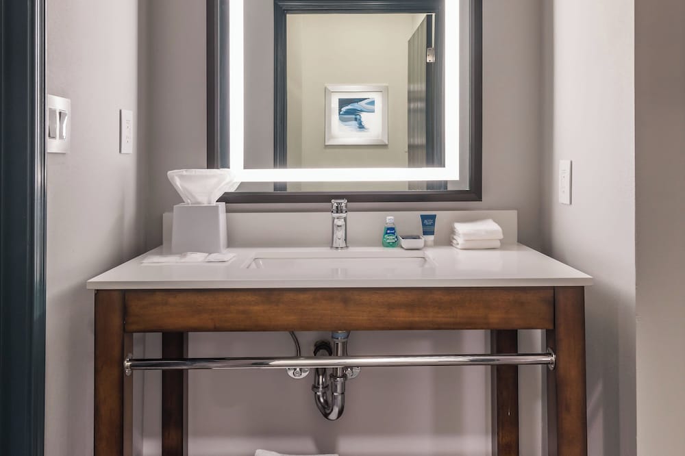 Фото Four Points by Sheraton Anchorage Downtown