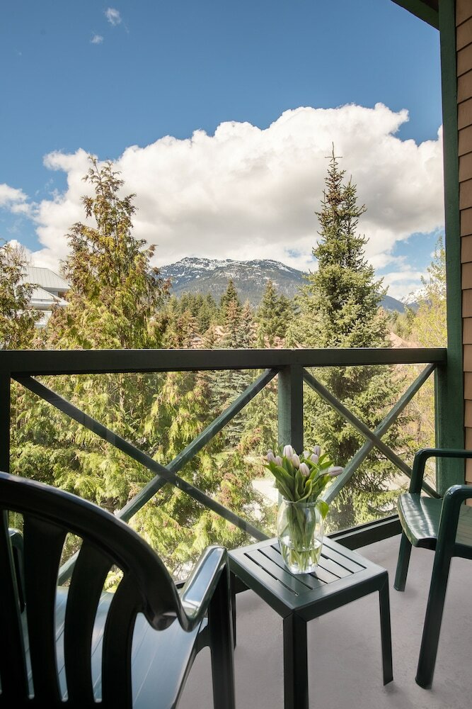 Фото Pinnacle Hotel Whistler Village