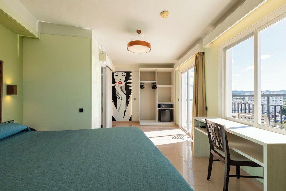 Фото The Red Hotel by Ibiza Feeling 