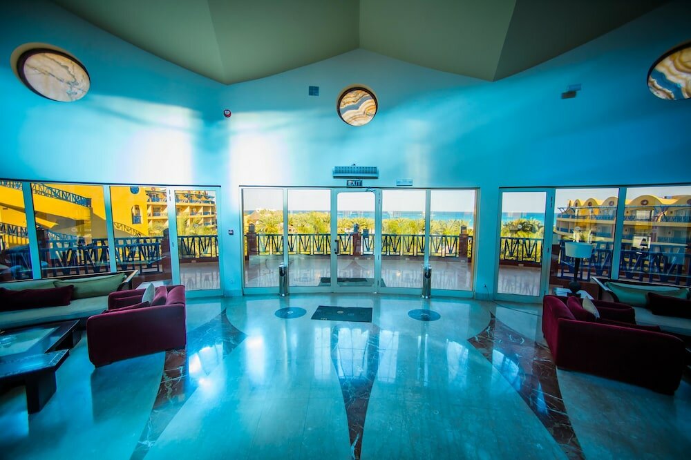 Фото Carols Beau Rivage Hotel