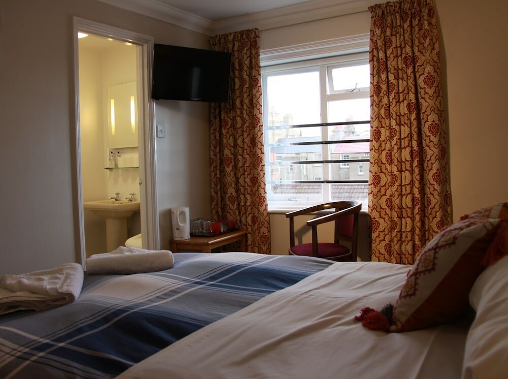 Фото Ambassador Hotel