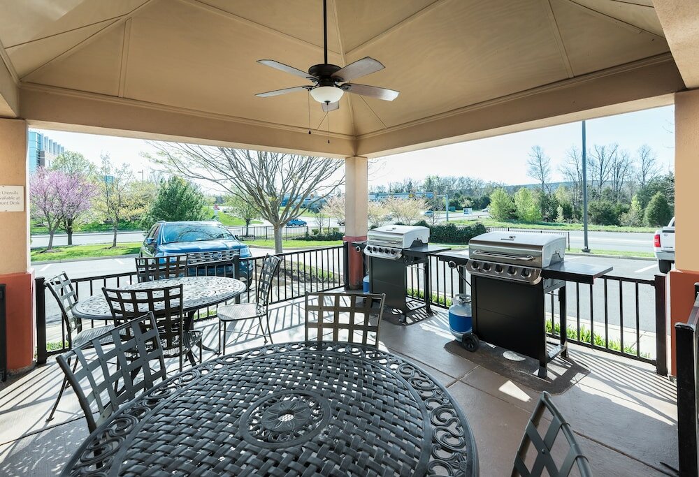 Фото Candlewood Suites Washington Dulles Sterling, an Ihg Hotel