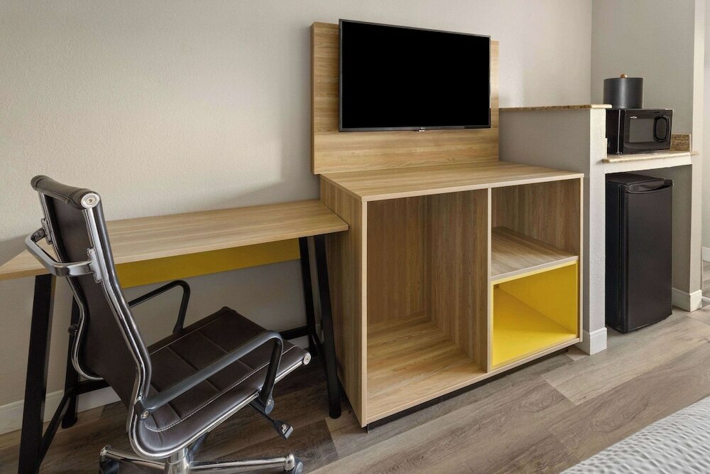 Фото Days Inn by Wyndham Jackson Downtown