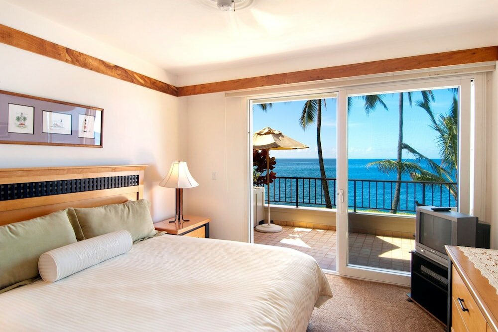 Фото Whalers Cove Oceanfront Resort