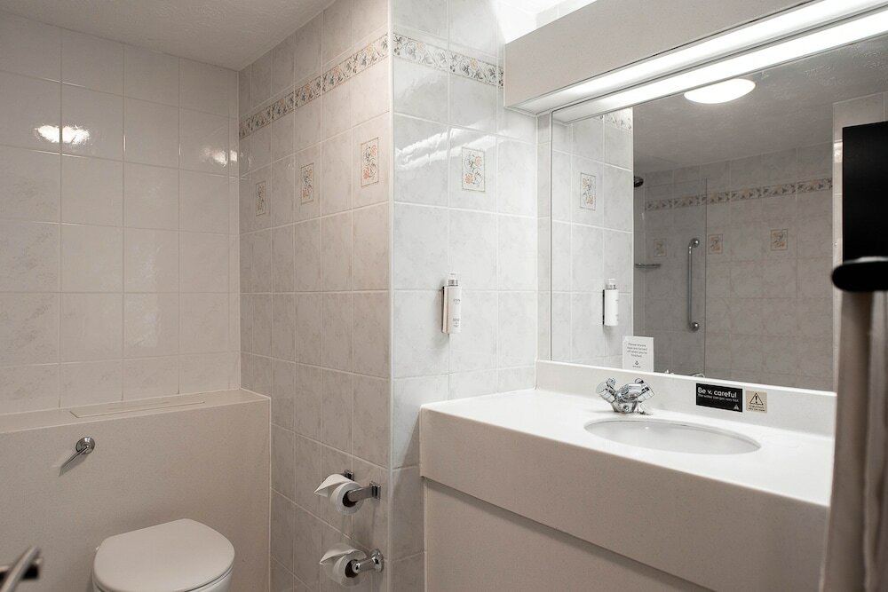 Фото Village Hotel Liverpool