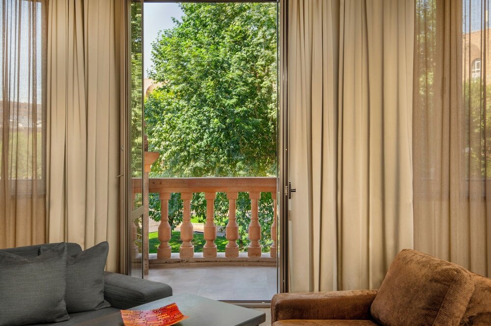 Фото Tufenkian Historic Yerevan Hotel