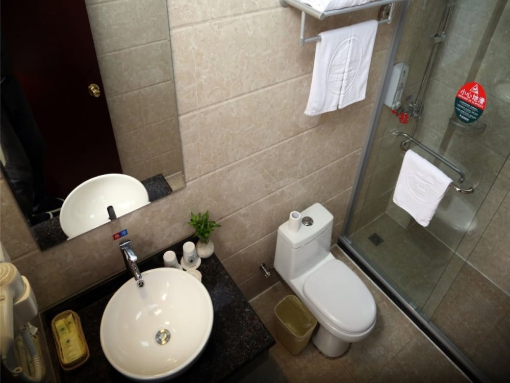 Фото GreenTree Shanghai Pudong Airport Heqing Town Huanqing Middle Road Express Hotel