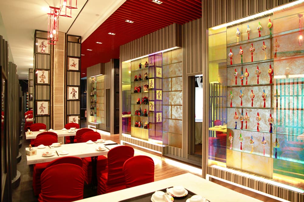 Фото Guangzhou Baiyun International Convention Center LN Dongfang Hotel