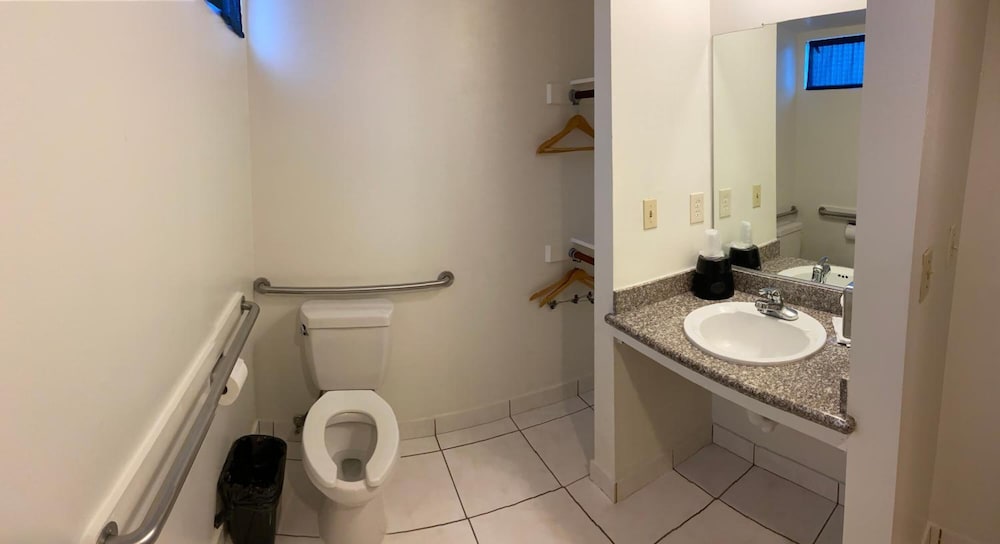 Фото Vantage Point Inn Woodland Hills