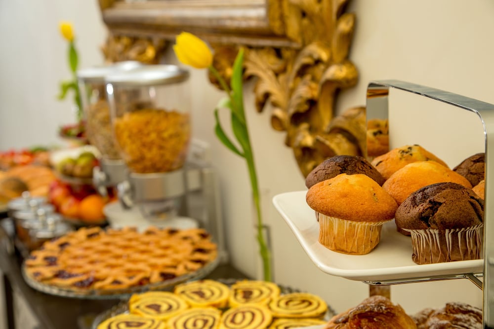 Фото Gcf Luxury Suites, Guest House