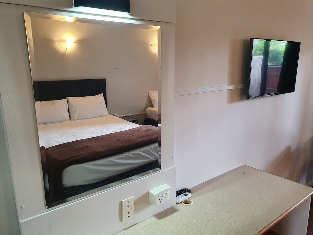 Фото Ascot Epsom Motel