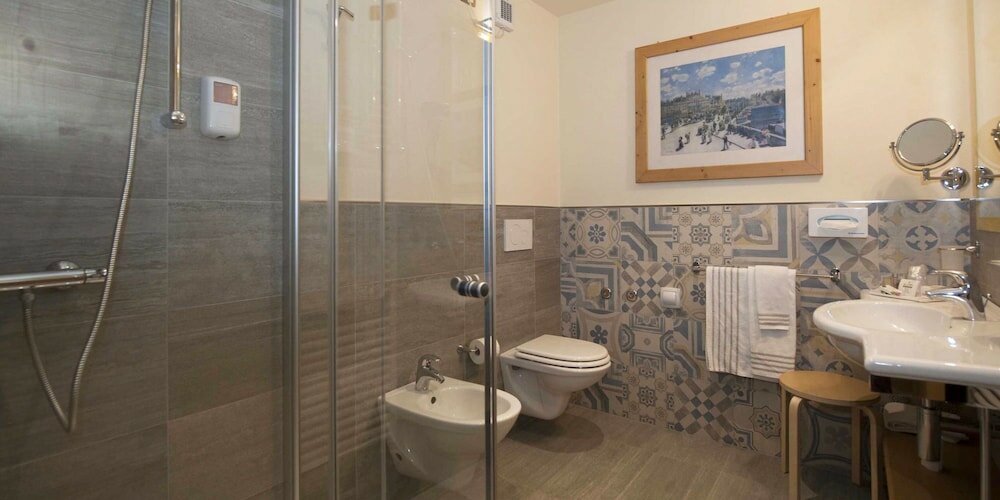 Фото Hotel Amerikan