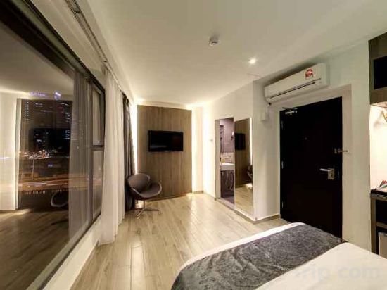 Фото Flora by Crossroads Hotel