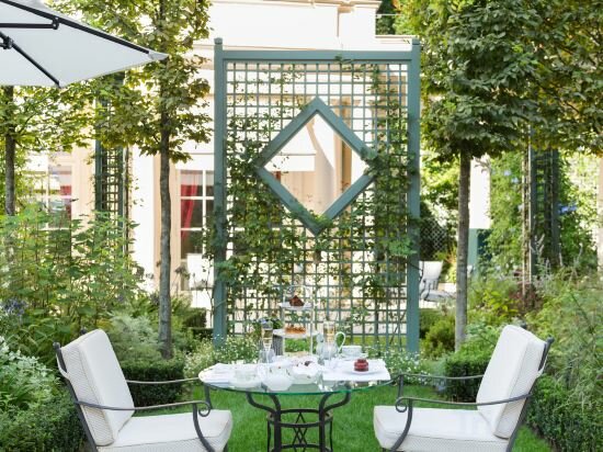 Фото Le Bristol Paris - an Oetker Collection Hotel