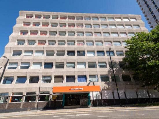 Фото EasyHotel London Croydon