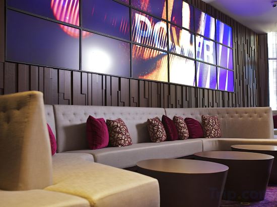 Фото DoubleTree by Hilton Montreal