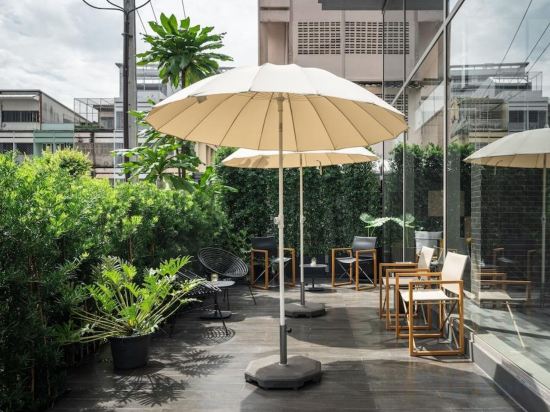 Фото Seekers Finders Rama IV Hotel, SureStay Collection by BW