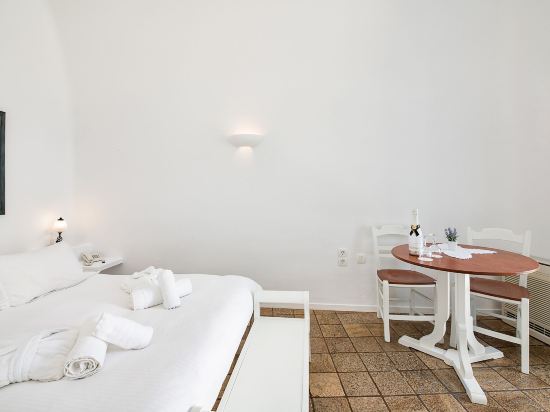 Фото Pantelia Suites