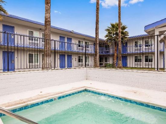 Фото SureStay Plus Hotel by Best Western Sacramento Cal Expo