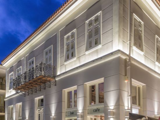 Фото 3Sixty Hotel & Suites