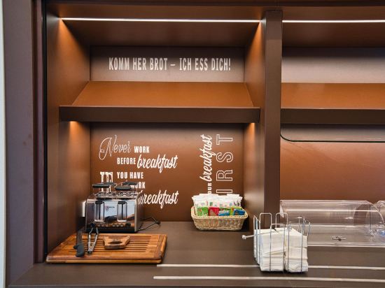 Фото B&b Hotel Köln-City