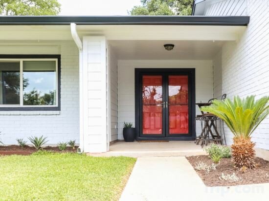 Hotel Cozy Backyard Patio and Fast Wi-Fi - Charming Peaceful Retreat, State of Texas, photo