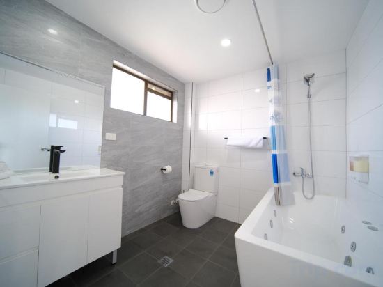 Фото Lakeside Inn Illawarra