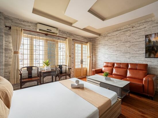 Фото Hoàng Long Hotel By Cozrum