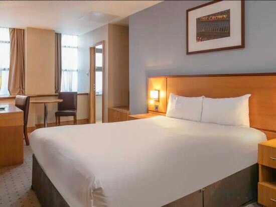 Фото The Crown London