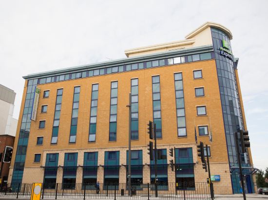 Фото Holiday Inn Express London - Stratford, an Ihg Hotel
