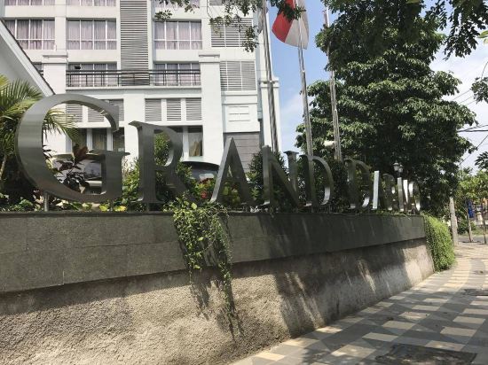 Фото Grand Darmo Suite Hotel