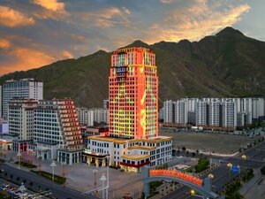 IntercityHotel Lhasa (100 meters southeast of the intersection of Cijuelin Avenue and Jinrong Road), hotel