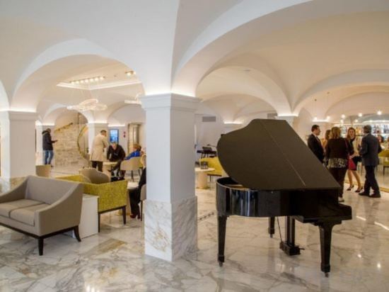 Фото Hotel Shangri-La Roma