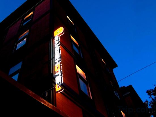 Фото Orange Hotel