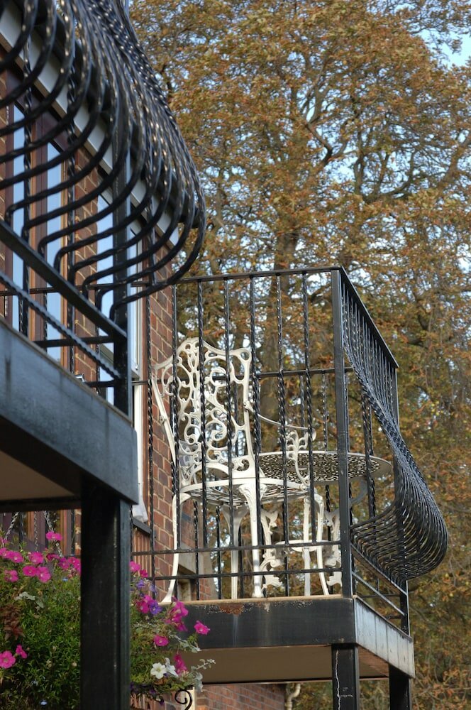 Фото Cotswold Lodge Hotel