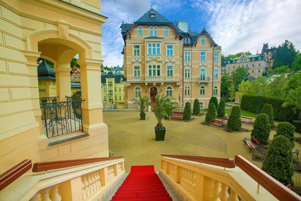 Фото Savoy Westend Hotel