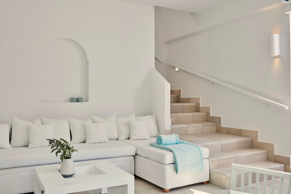 Фото Aqua Blue Hotel