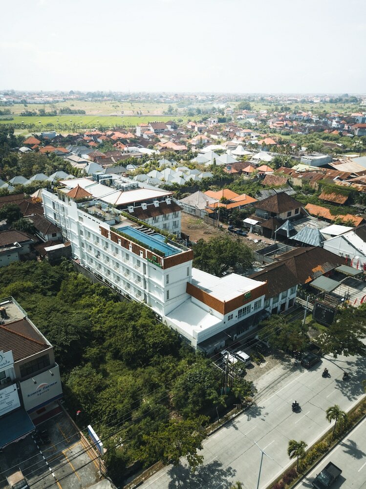 Фото Hotel Santika Seminyak