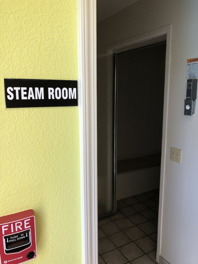 Фото Cloverdale Wine Country Inn & Suites